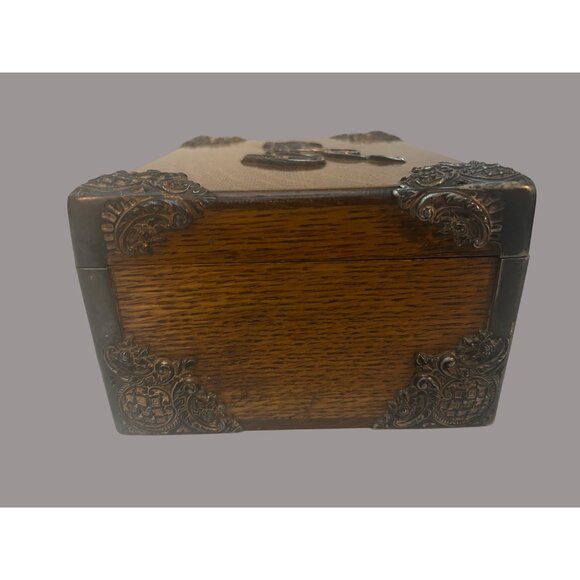 Cigar Box - Antique circa 1890s - Tiger Oak with Metal Ornate Corner Mounts - Picture 6 of 16